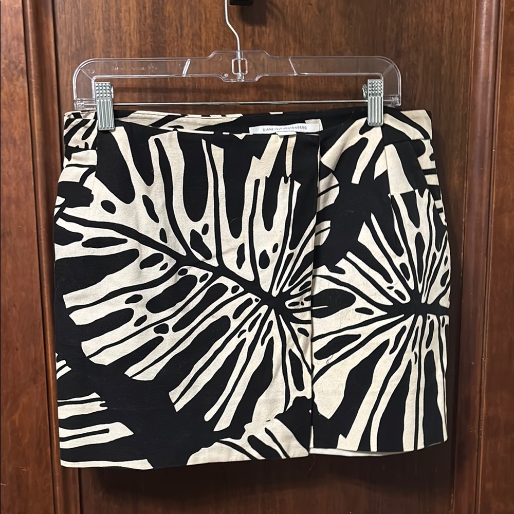 Diane von Furstenberg cotton black and white Leaf Print wrap Skirt